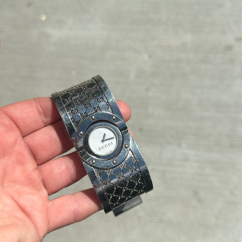 Gucci twirl watch